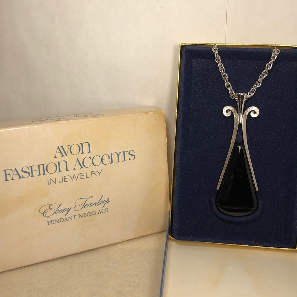 Vintage simulated ebony teardrop necklace